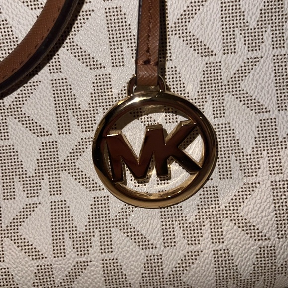 BRAND NEW NEVER USED STUNNING MICHEAL KORS CIARA VANILLA SATCHEL BAG - Picture 3 of 13
